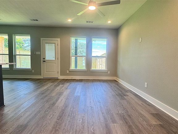 3rd image of 737 Ebenezer Ln