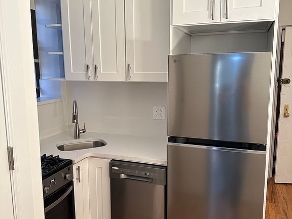 4th image of 18 Bedford St #4B