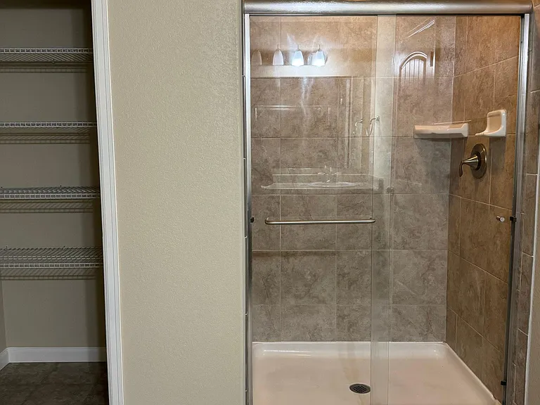 5608 Shamrock Hts — Photo 10