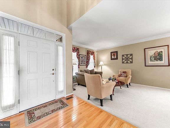 3rd image of 4 N Henley Dr