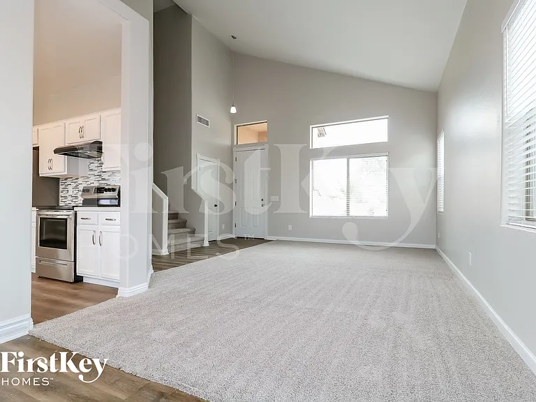 4302 S 249th Ave — Photo 4