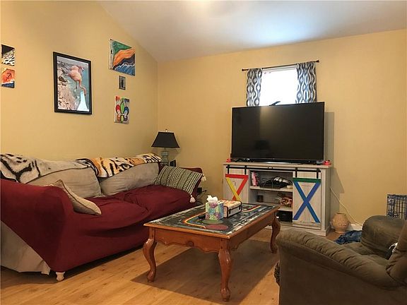 3rd image of 1105 Devonshire Dr