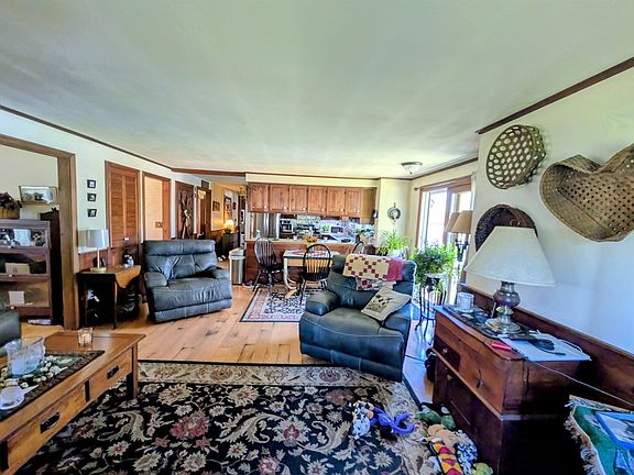 4th image of 178 Dennison Hill Rd