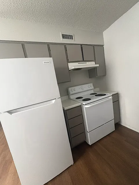 2 bed, 750 sqft, $550 — Photo 3