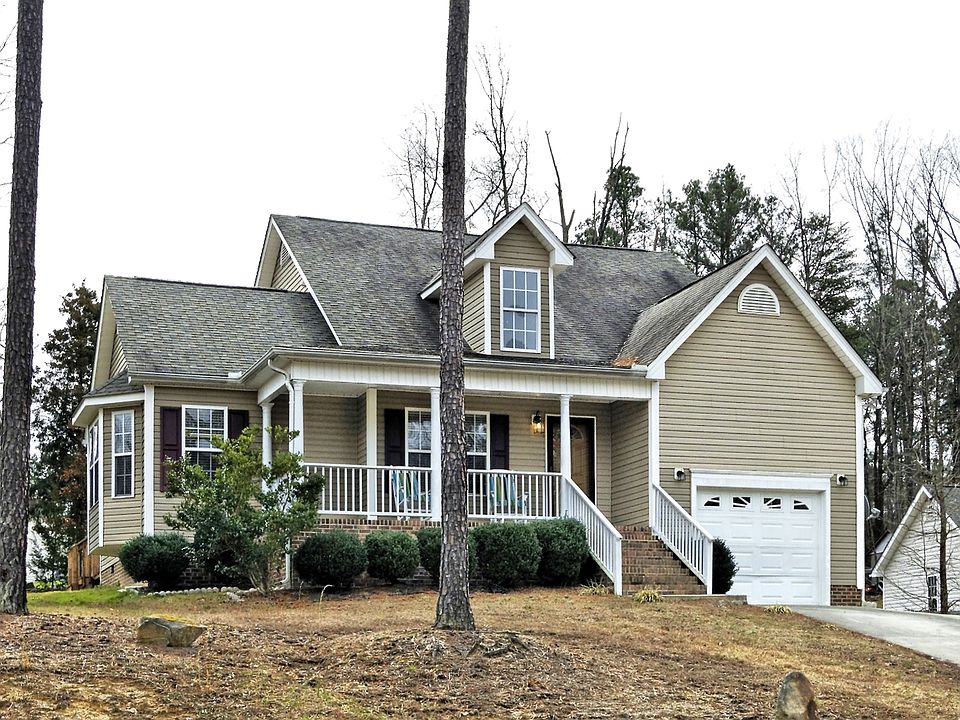 Good sized front yard