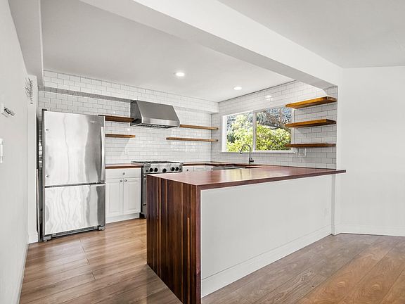 3rd image of 16 Arana Cir