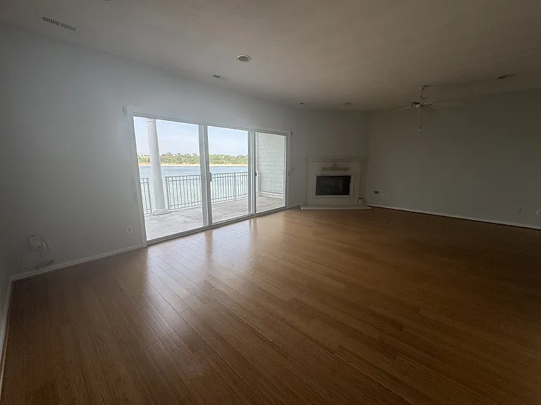9462 Bay Front Dr — Photo 7