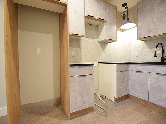 3rd image of 1001 Rogers Ave APT 1