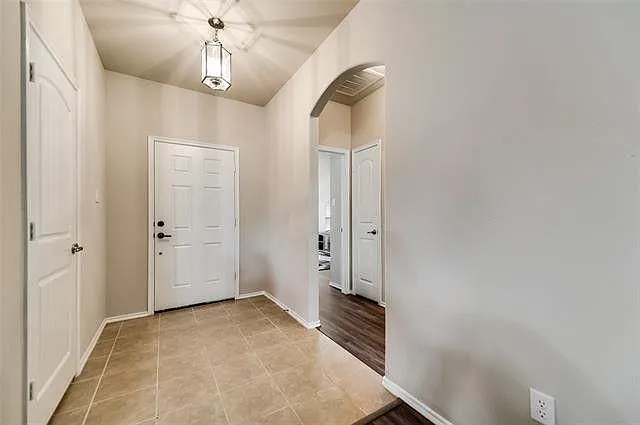 1512 Syracuse Dr — Photo 2