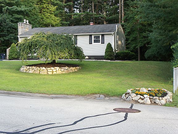 3rd image of 15 Yarmouth Dr