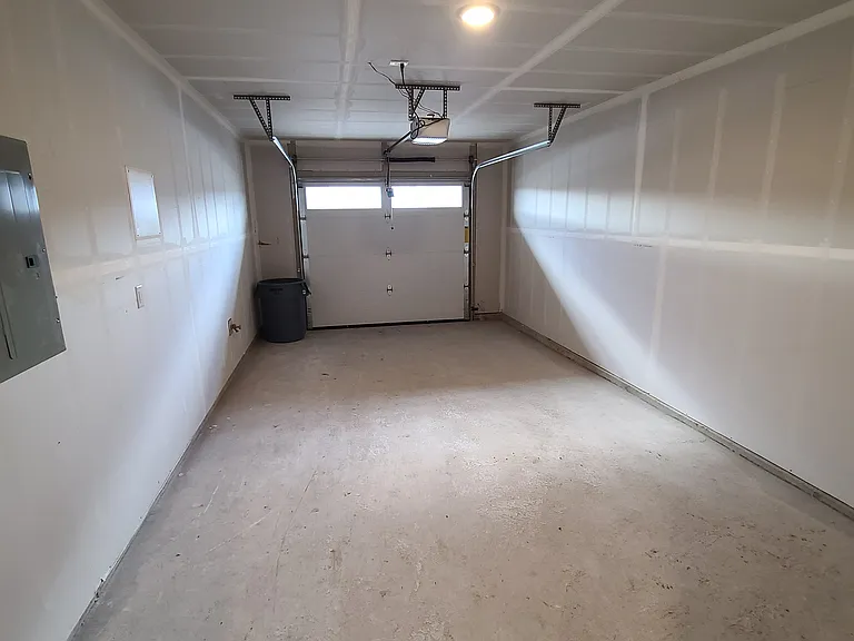 1227 Edwards Ln — Photo 12
