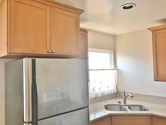 5th image of 12535 Menlo Ave APT B