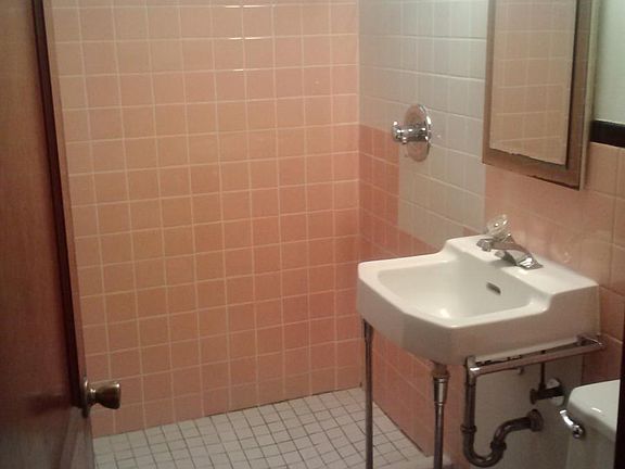 3rd image of 644 Sherwood Ave #Basement