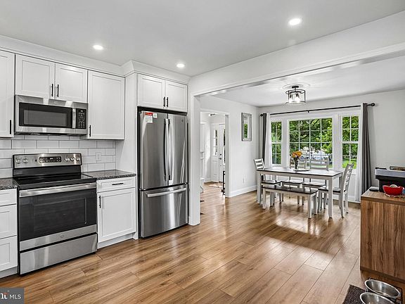 4th image of 1409 Burke Rd