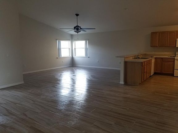 5th image of 526 Cody Caleb Dr