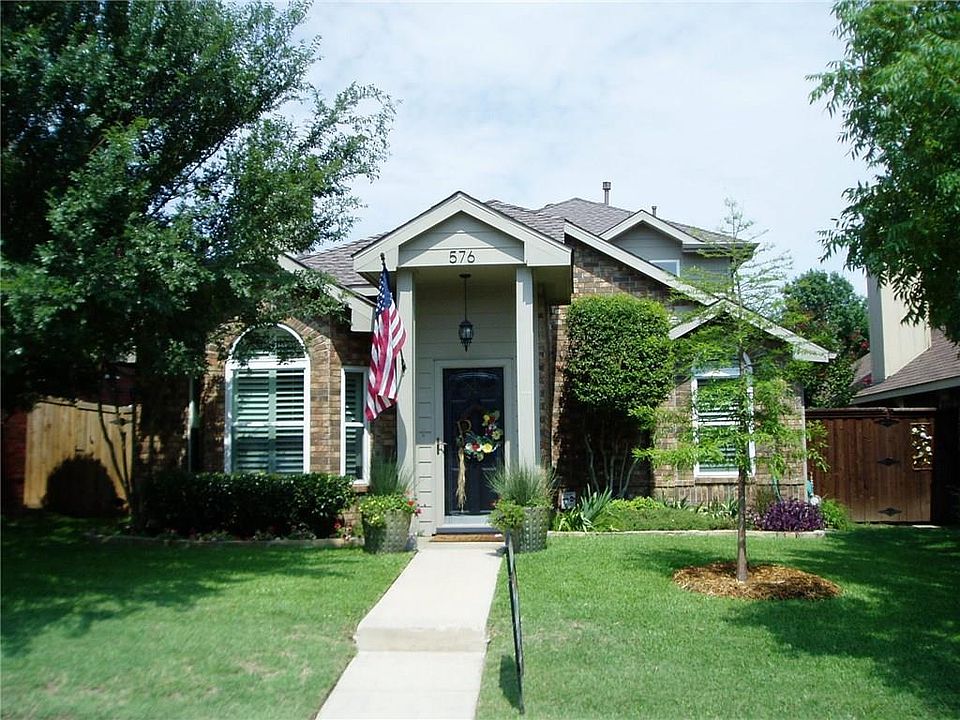 1st image of 576 Lake Forest Dr