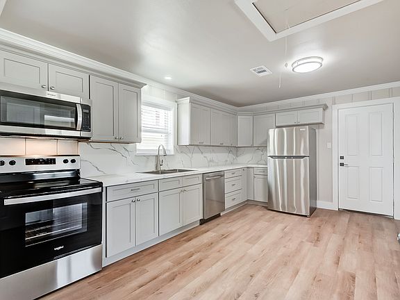 5th image of 211 S 12th St Unit 1