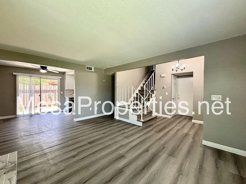 3 bed, 1.5 bath, 1200 sqft, $2,885 — Photo 4