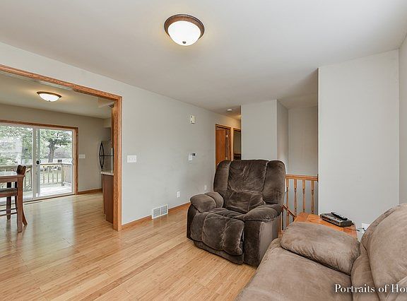 3rd image of 320 W Dekalb St