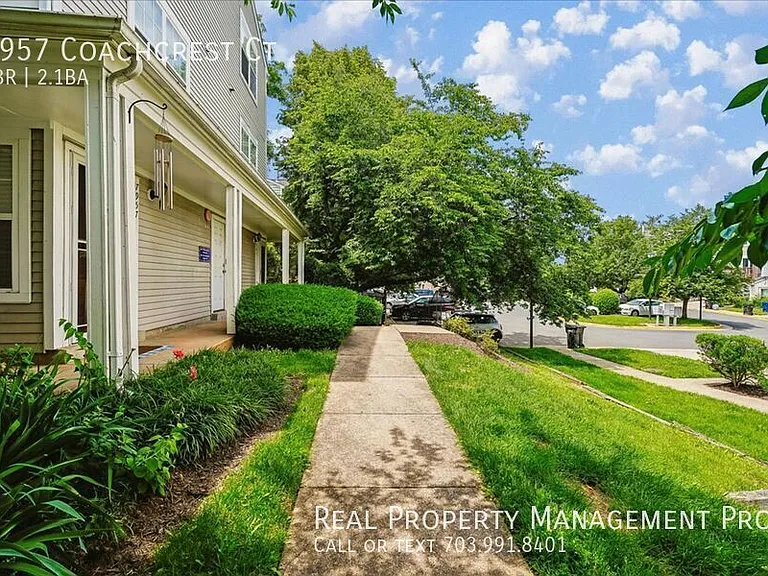 7957 Coachcrest Ct — Photo 3