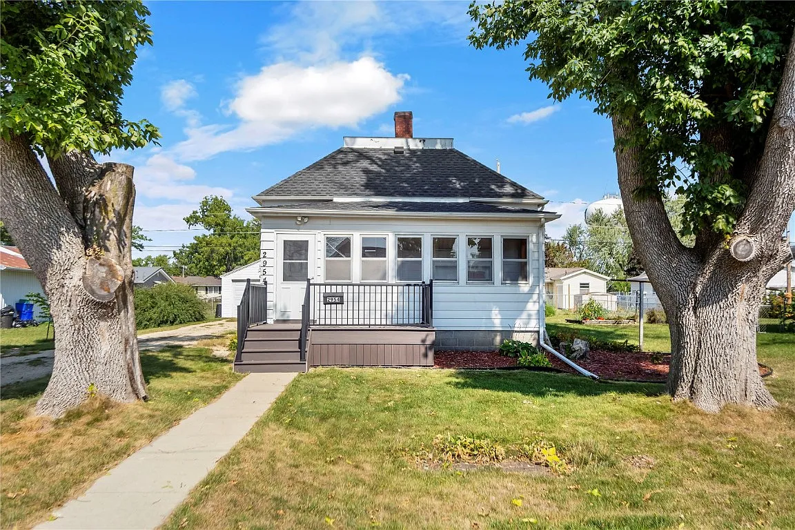 2954 3rd Ave photo 1
