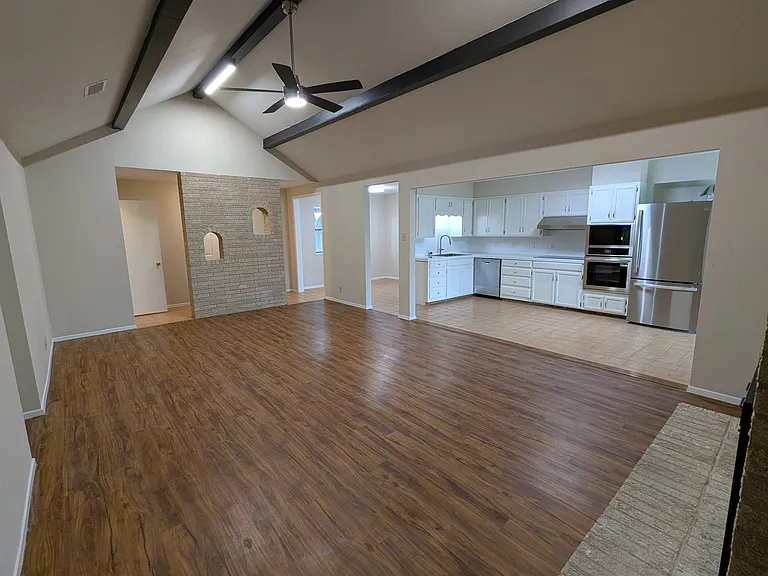 5694 N US Highway 277 — Photo 11