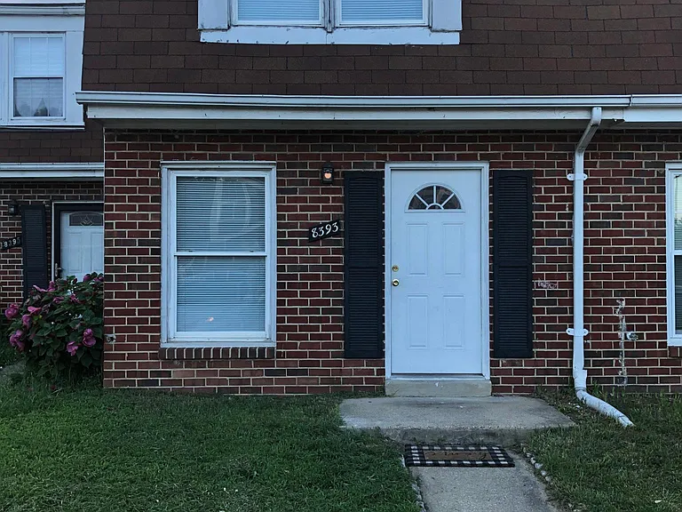 8393 Pioneer Dr — Photo 1