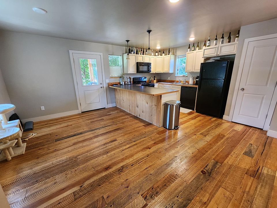 2024 39th St Missoula MT 59803 Zillow   Ccef4d3549e483e3fe3350e13144c528 Cc Ft 960 