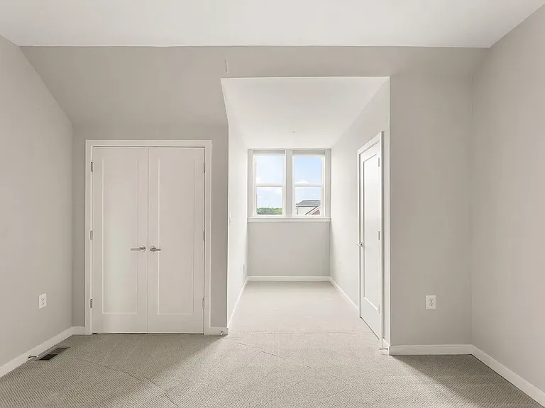 Fourth bedroom (on 4th floor) with cozy alcove