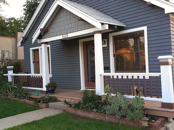 Nice relaxing front porch