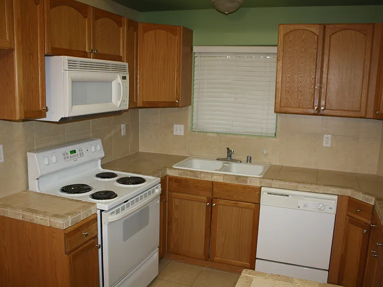 1456 Gibson Ave — Photo 7