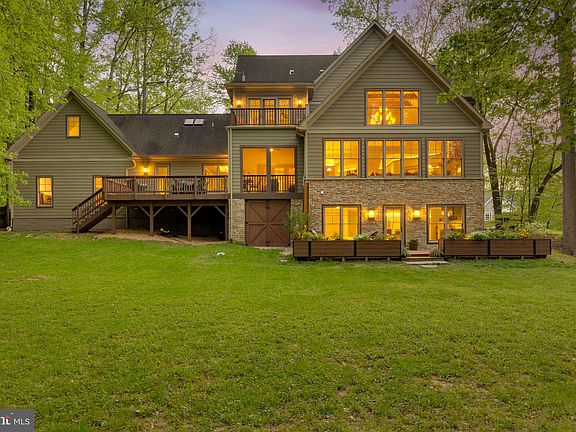 3rd image of 5019 Willowmeade Dr