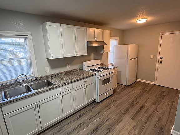 3rd image of 5047 Woodland Ave