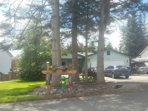 1063 Cascade Ln, Camano Island, WA 98282
