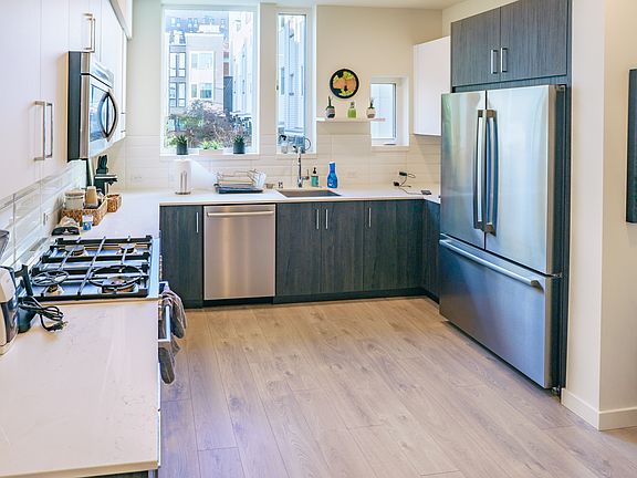 5th image of 1338 E Spring St