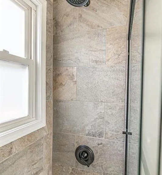 205 N Glover St — Photo 28