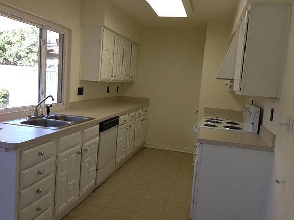 3rd image of 714 Woodlawn Dr