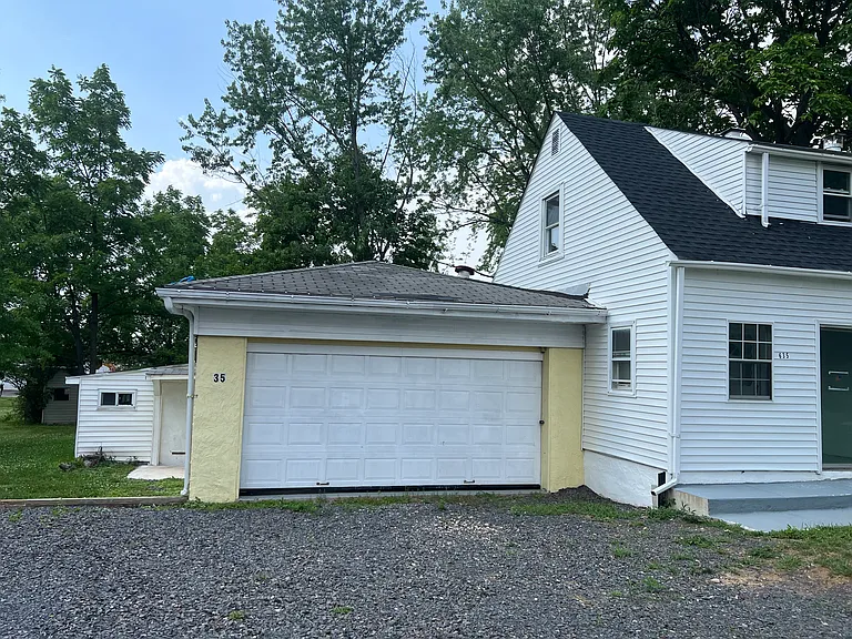 630 Elroy Rd — Photo 2