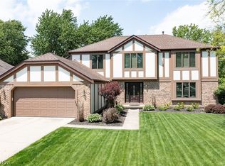 18399 Yorktown Oval, Strongsville, OH 44136