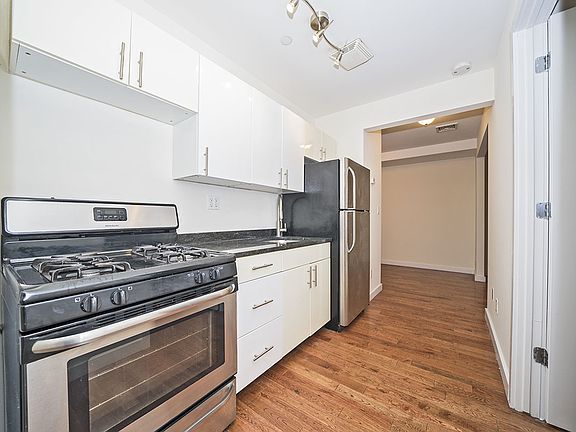 5th image of 104 Manhattan Ave APT 1B