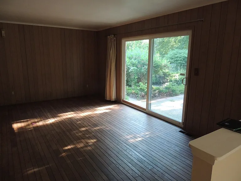 2098 Yorktown Dr — Photo 10