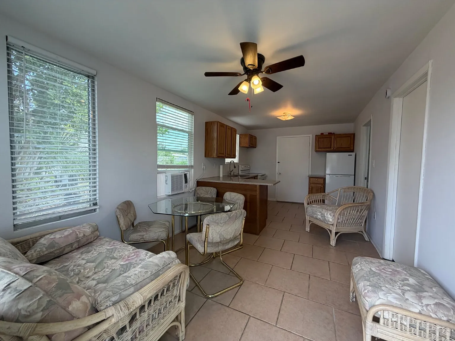 1 bed, 1.0 bath, 700 sqft, $1,200 — Photo 3