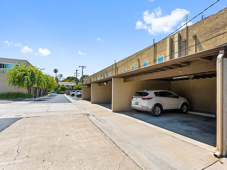 Mesa Pines Apartments — Photo 13