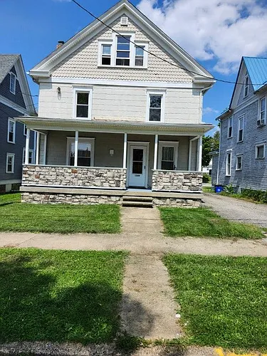 1049 School St Photo 1