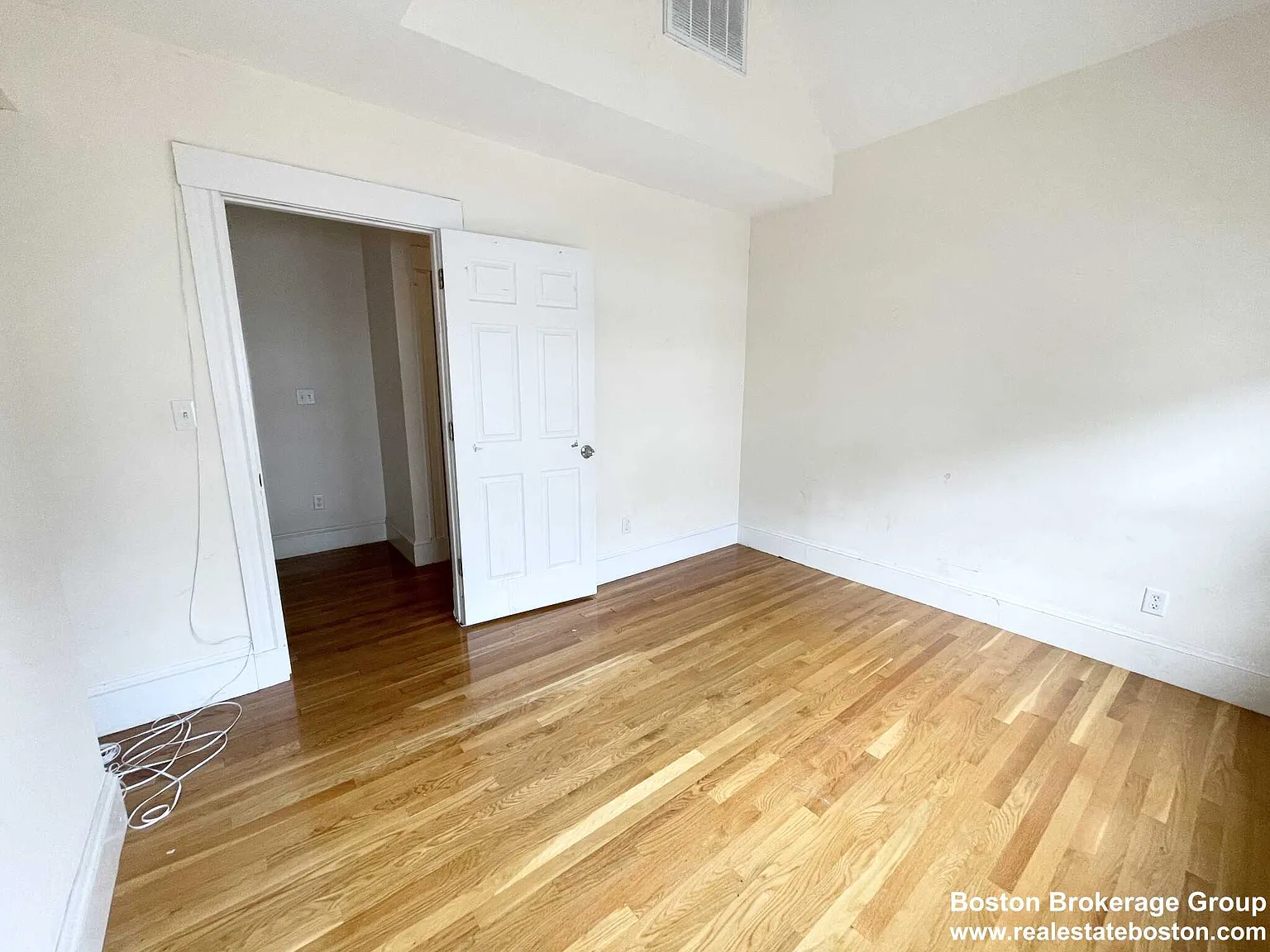 4 bed, $6,000 — Photo 4