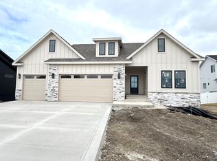 265 NW Copperleaf Ct, Waukee, IA 50263