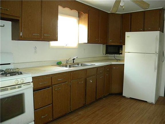 5th image of 139 Union St
