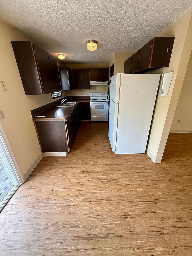 Charming 2-Bedroom, 1-Bath Duplex with Garage & Fenced Backyard — Photo 1