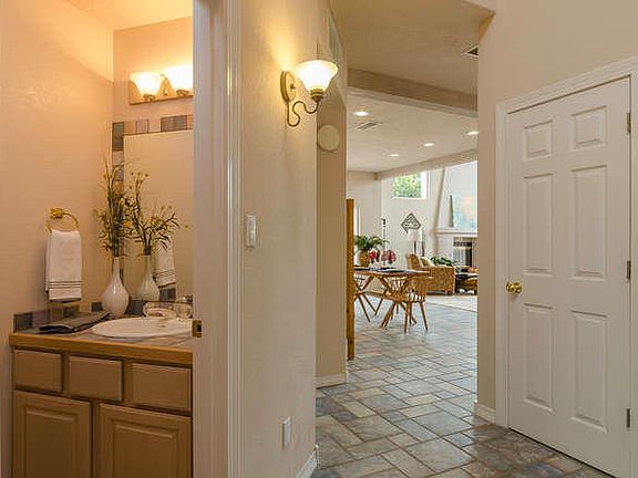 3rd image of 4516 Miramar Dr NW