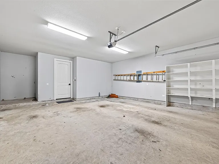4727 Lake Village Dr — Photo 33
